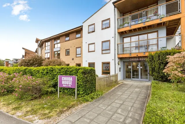 Commonwealth Drive, Crawley, RH10, photo 1