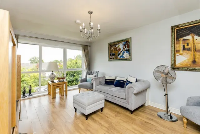 Commonwealth Drive, Crawley, RH10, photo 3