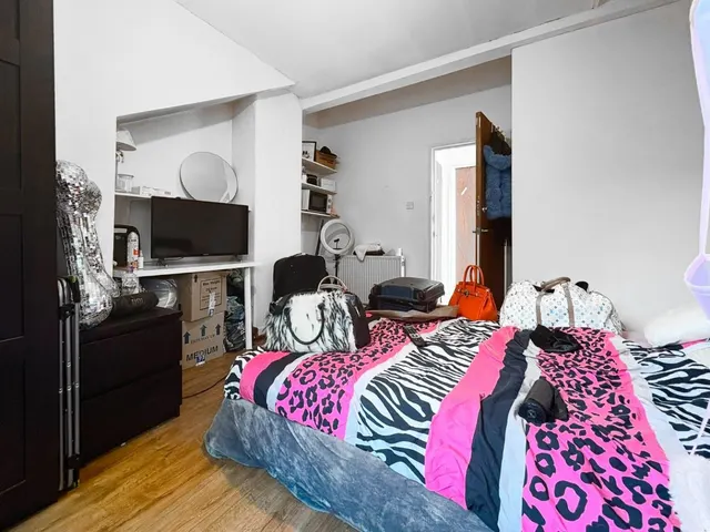Village Place, Leeds, photo 1