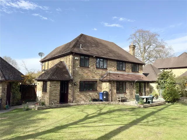 Bowenhurst Gardens, Church Crookham, Fleet, GU52 6NB, photo 1