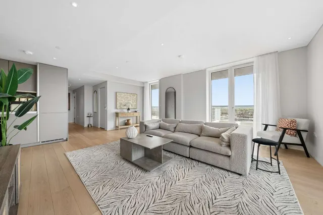 York Place, London, SW11, photo 1