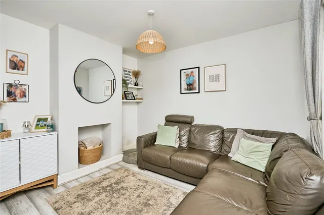 Victoria Road, Newport, PO30, photo 3