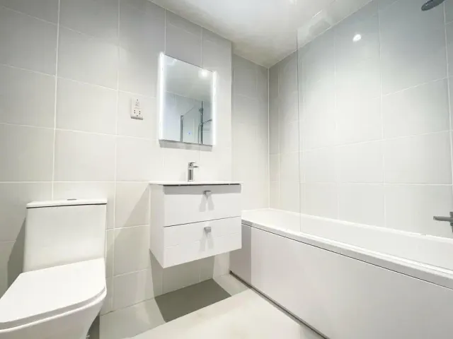 Clipper Street, London, E16, photo 3