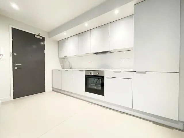 Clipper Street, London, E16, photo 1