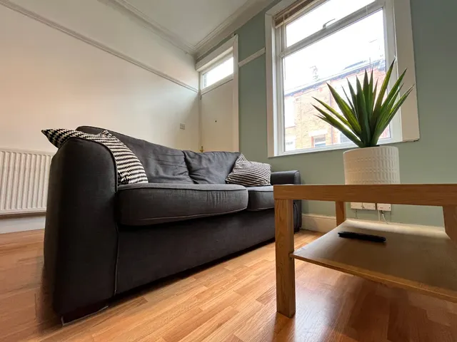 Burley Lodge Terrace, Hyde Park, LS6, photo 1