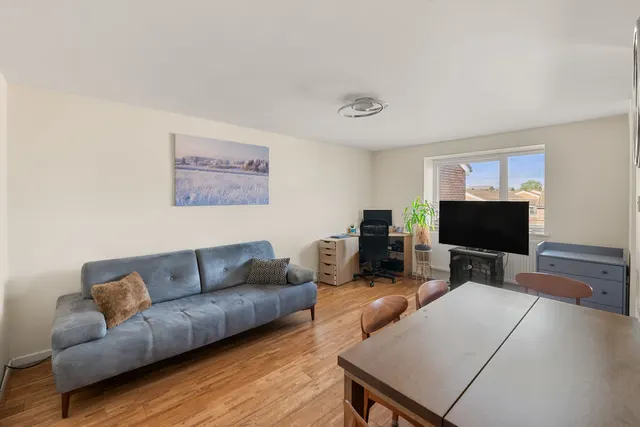 Huxley Close, Northolt, UB5, photo 3