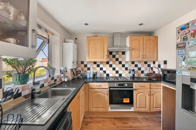 Huxley Close, Northolt, UB5, photo 2