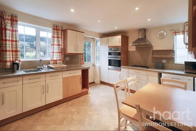 Greenwich Close, Swindon, SN25, photo 2