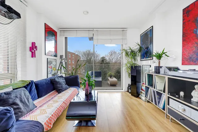 Photo 3 — 55% Share, Flat 11, Mulberry Apartments, London