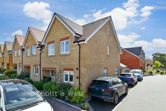 4 bedroom house, Corden Place, Codmore Hill, RH20