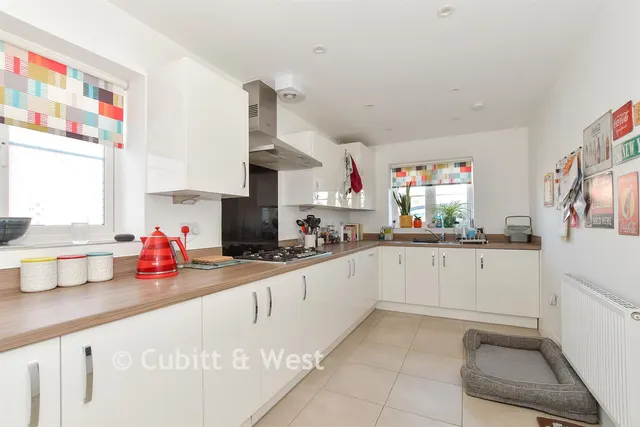 Corden Place, Codmore Hill, RH20, photo 2