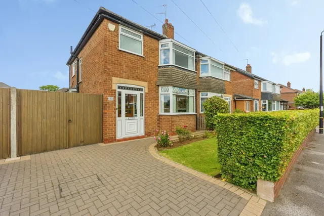 Fulmar Drive, Sale, Greater Manchester, M33, photo 1