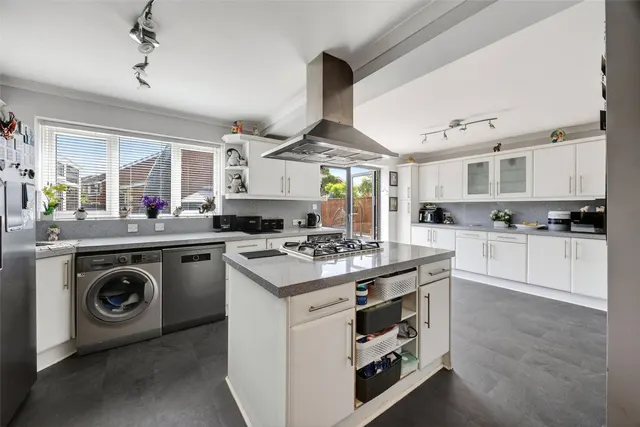 Taunton Road, Weston-super-Mare, BS22, photo 3