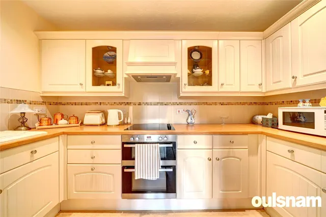 Photo 3 — Worcester Road, Droitwich, Worcestershire, WR9 8AH