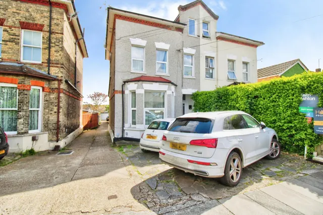 Athelstan Road, Romford, RM3, photo 2