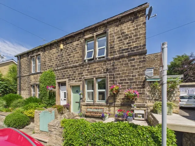 Crownest Lane, Bingley, BD16, photo 1