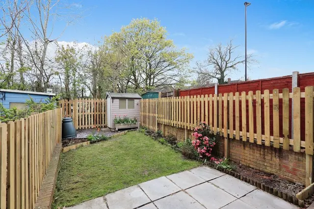 Lowedges Close, Sheffield, S8, photo 3