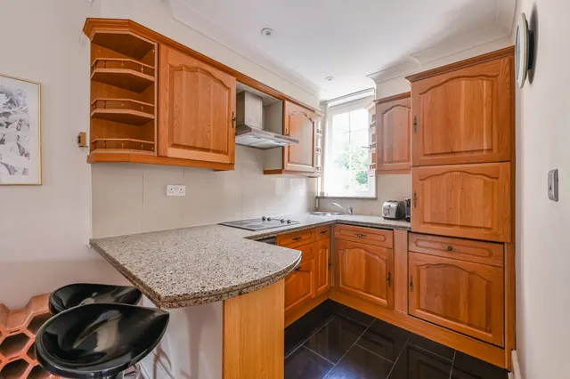 Photo 3 — 105 Addison House, Grove End Road, London