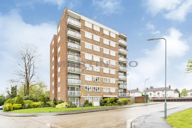 Gardner Close, Wanstead, photo 1