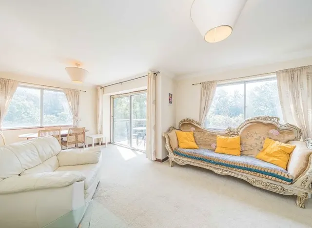 Photo 2 — Hillcrest Road, Ealing, W5