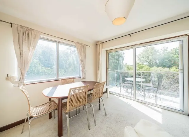 Photo 3 — Hillcrest Road, Ealing, W5