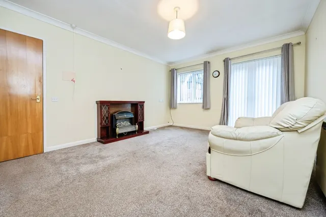 Photo 3 — Linden Road, Bedford, Bedfordshire, MK40