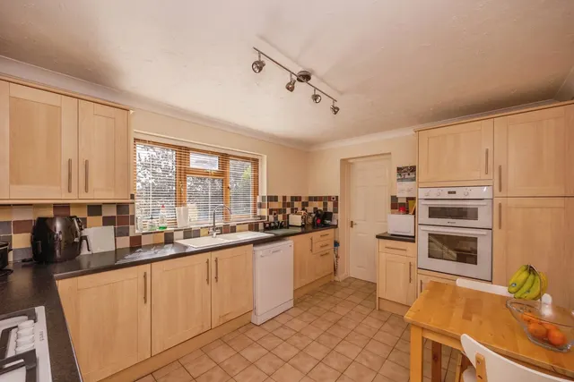 Lychgate Drive, Waterlooville, PO8, photo 2