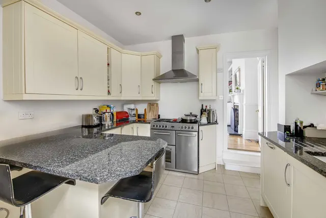 Kingston Lane, Teddington, TW11, photo 3
