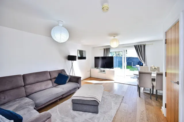 Crossfield Walk, Snodland, ME6, photo 1