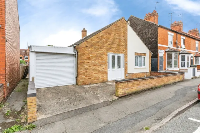 Portland Road, Rushden, photo 1