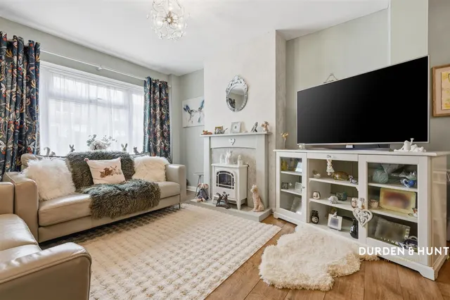 Woolhampton Way, Chigwell, IG7, photo 2