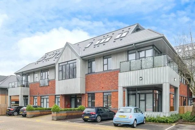 Wells Court, Woking, GU21, photo 1