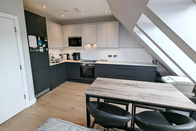 Wells Court, Woking, GU21, photo 3