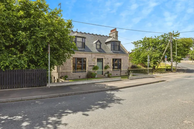 Main Street, Hatton, AB42, photo 1