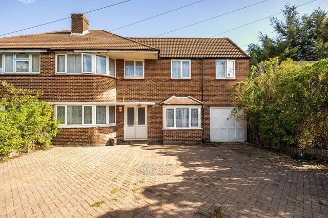 Edgware, HA8, photo 1