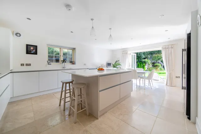 Photo 2 — Woodlea Way, Romsey, SO51