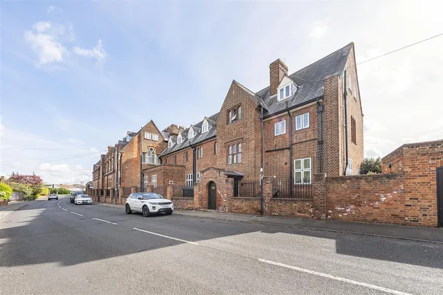 Hatch Lane, Windsor, SL4 3QR, photo 1