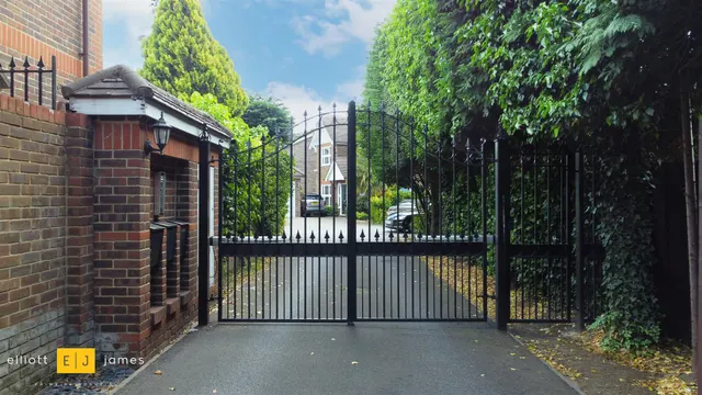 Photo 2 — Alderton Mews, Loughton