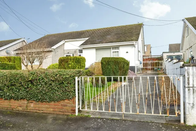Versil Terrace, Loughor, SA4, photo 1