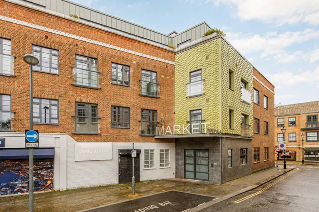 Market Place, Brentford, TW8, photo 1