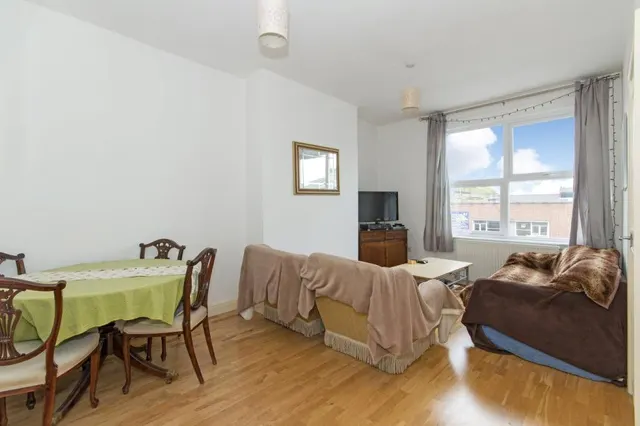 Garratt Lane, London, SW17, photo 1
