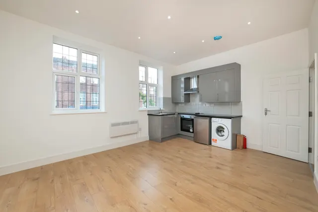 High Street, Ruislip Fees Apply, HA4, photo 1