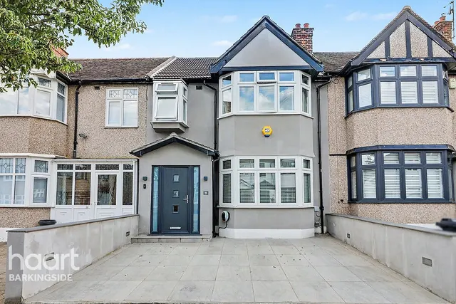 Oakleafe Gardens, Barkingside, IG6, photo 1