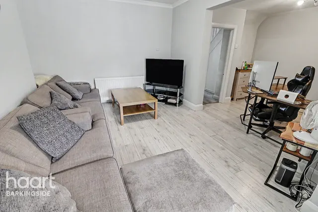 Oakleafe Gardens, Barkingside, IG6, photo 3