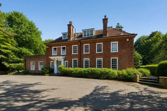 Farnham Lane, Haslemere, Surrey, GU27 1HE, photo 1