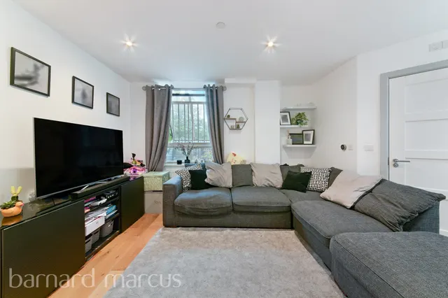South Street, Epsom, KT18, photo 3
