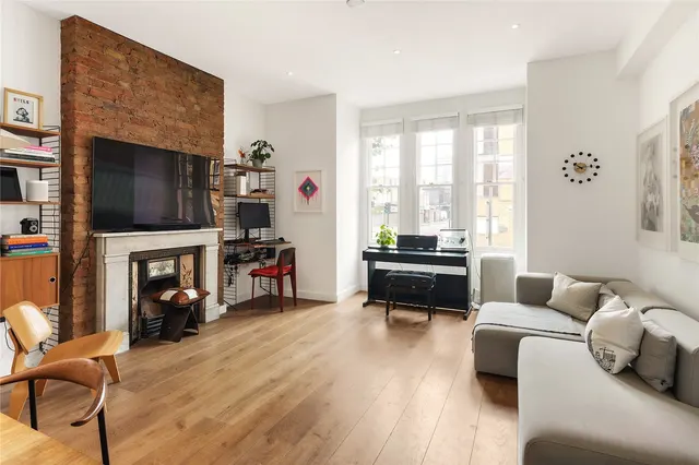 Alexandra Avenue, London, SW11, photo 2