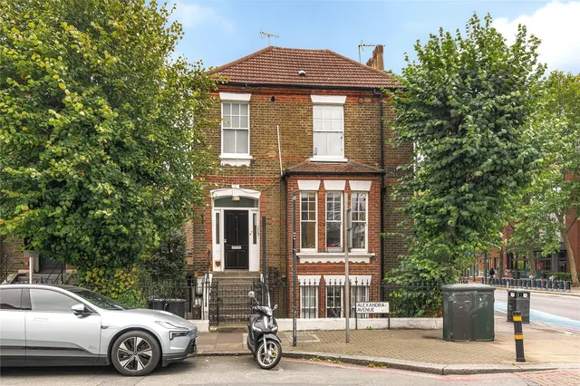 Alexandra Avenue, London, SW11, photo 1