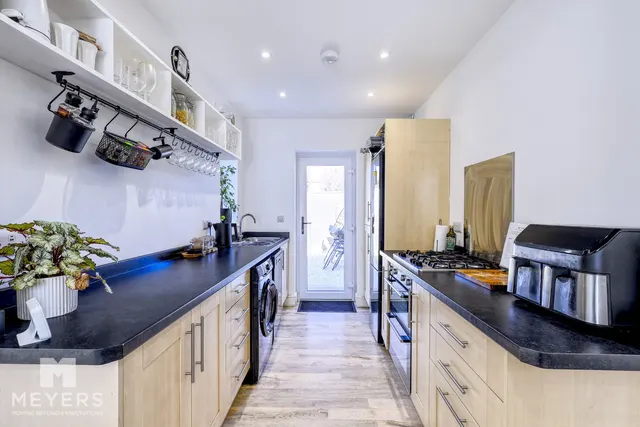 Old Priory Road, Bournemouth, BH6, photo 3
