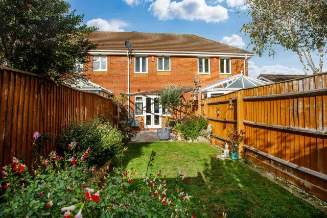 Parolles Close, Heathcote, CV34, photo 2